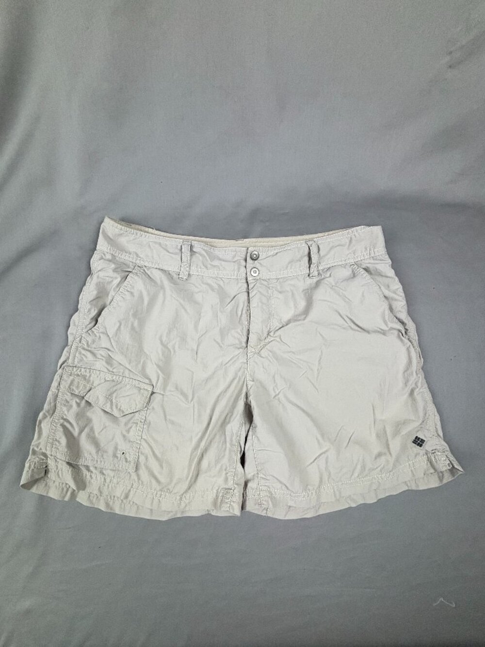 Columbia Women's Shorts Size 12 Beige Omni-Shade Hiking Shorts Sun Protection
